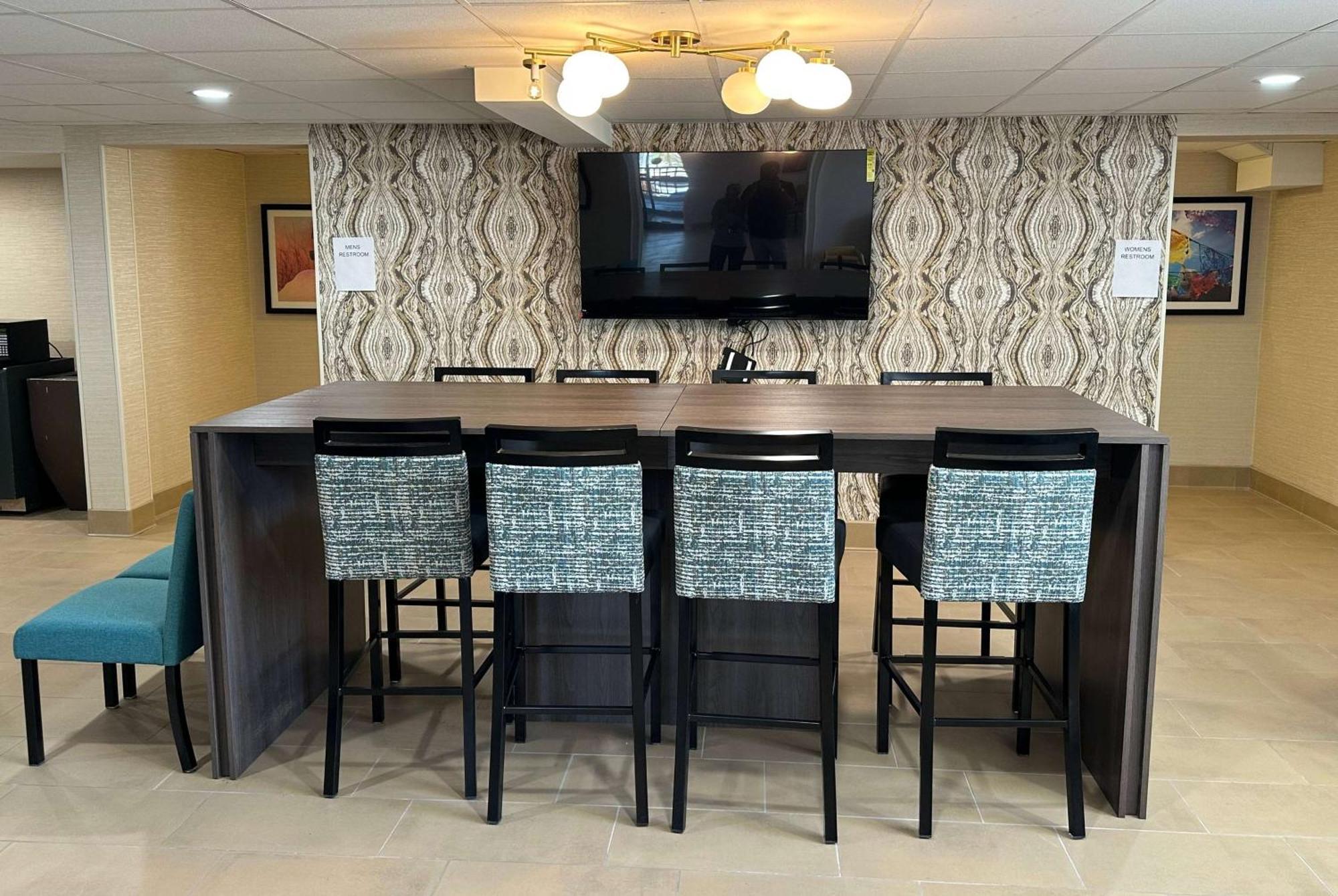 Hotel La Quinta By Wyndham Airport 3*