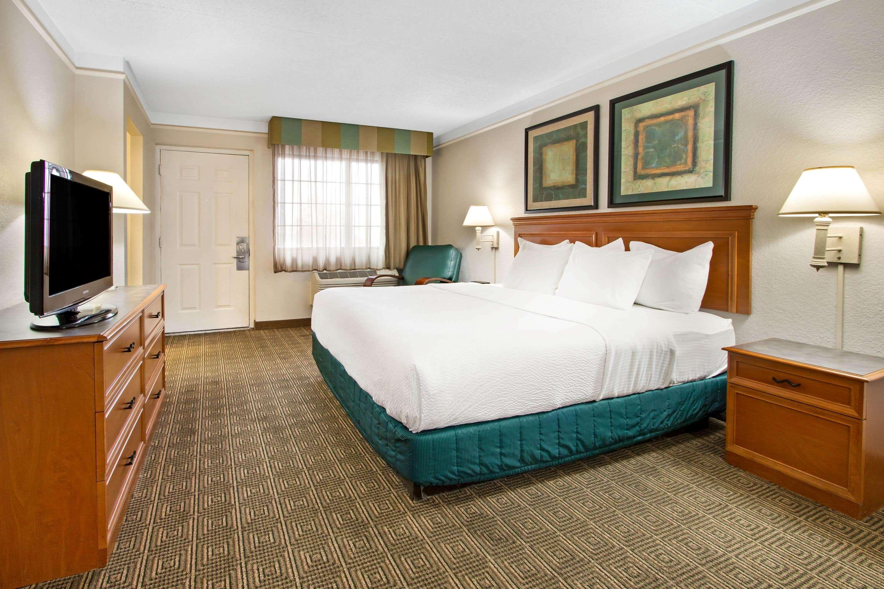 La Quinta By Wyndham Airport Hotel 3*