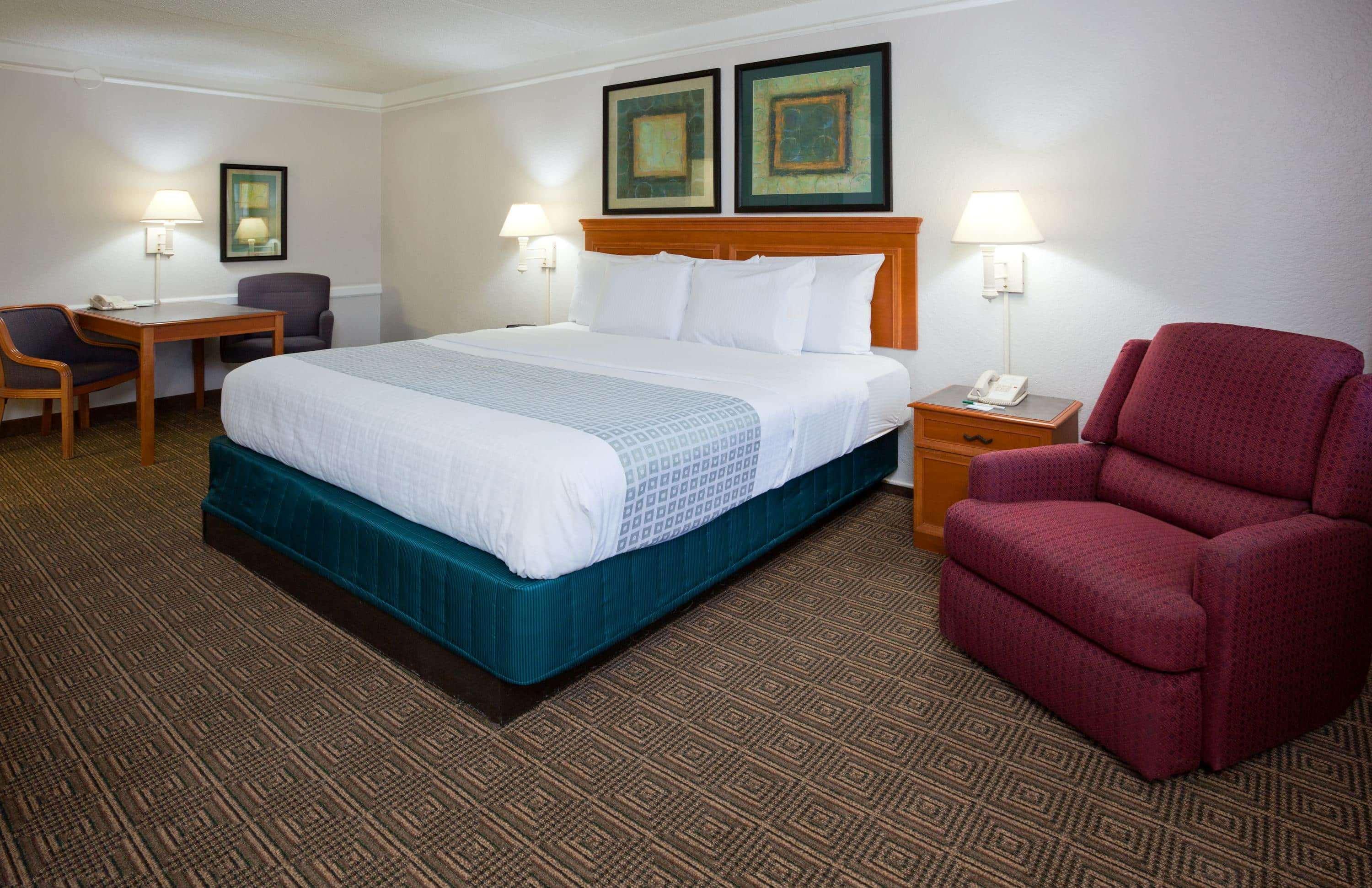 Hotel La Quinta By Wyndham Airport 3*