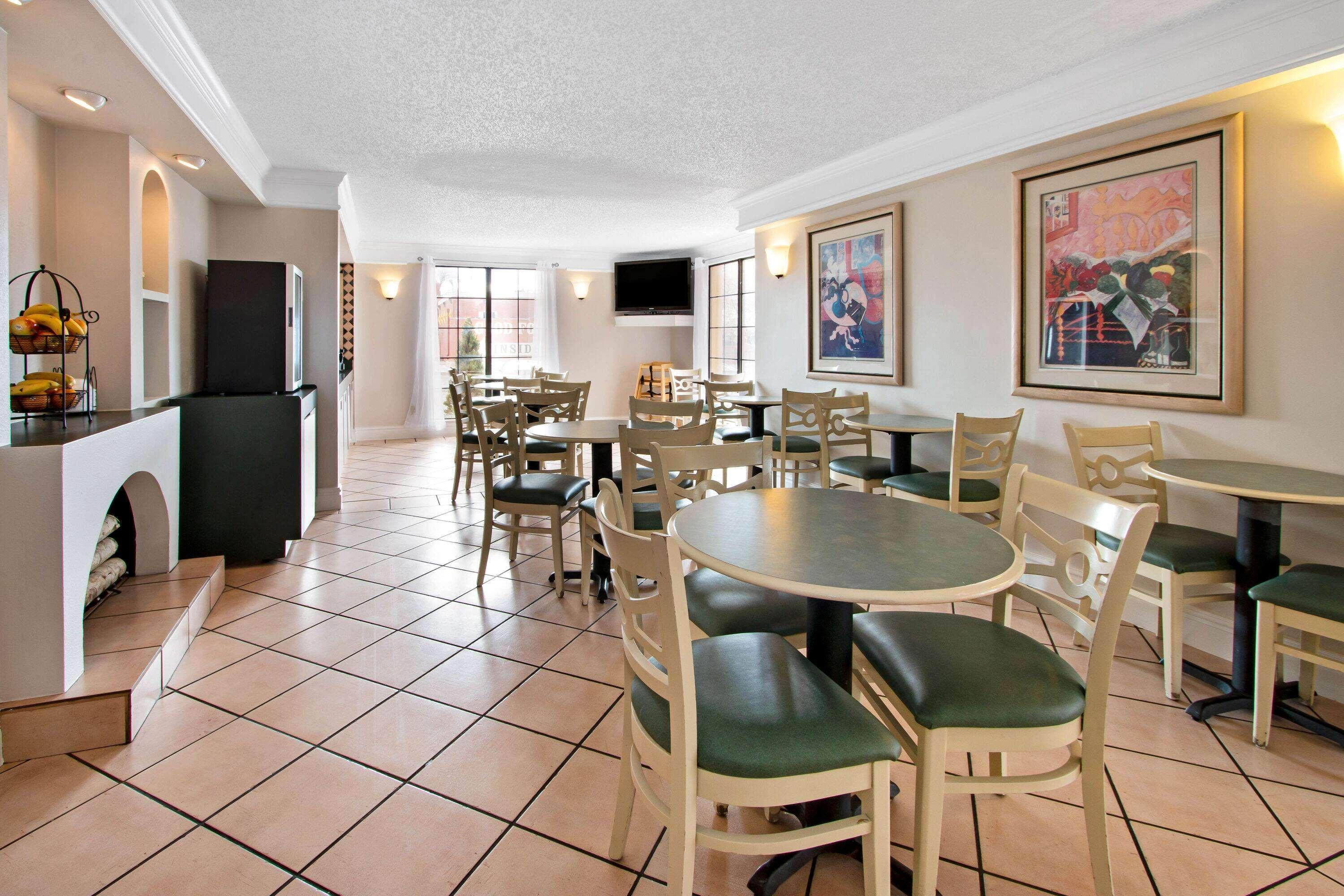 Hotel La Quinta By Wyndham Airport 3*