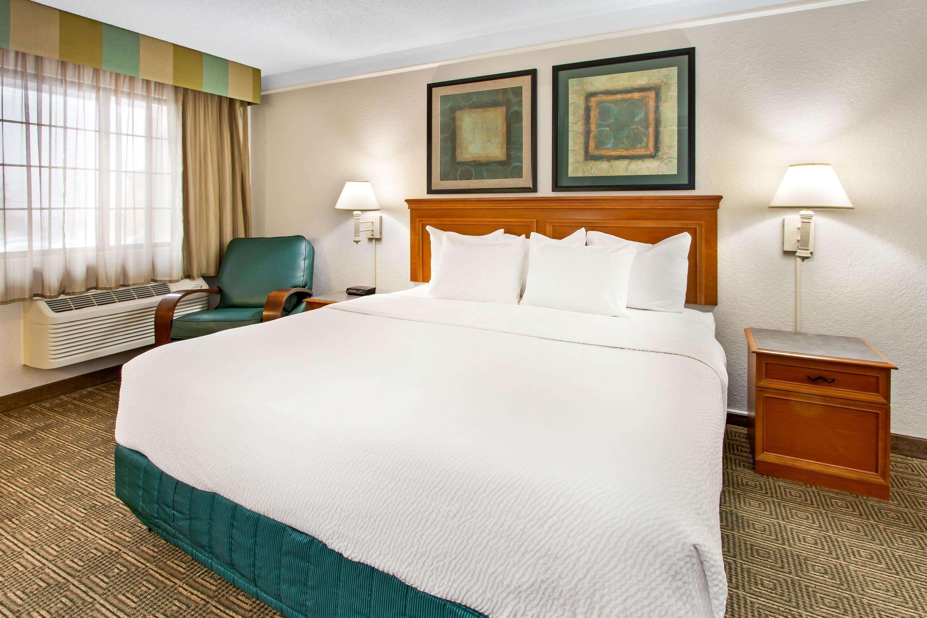 La Quinta By Wyndham Airport Hotel 3*